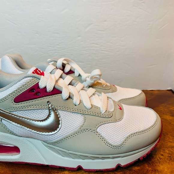 WMNS Nike Air Max Correlate - Picture 3 of 10